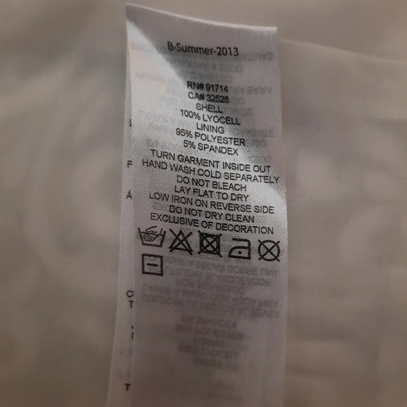 Armani Exchange White Light Short Jacket Size XS - Picture 6 of 7